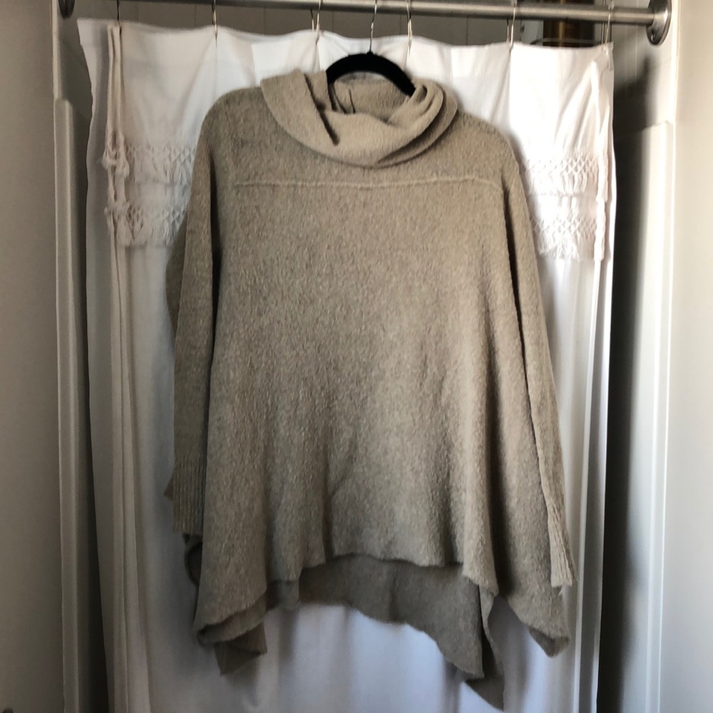 Umgee women’s tan sweater size S